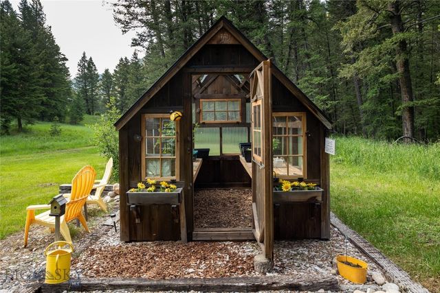 64370 Gallatin Road, Gallatin Gateway, MT 59730