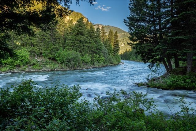 64370 Gallatin Road, Gallatin Gateway, MT 59730