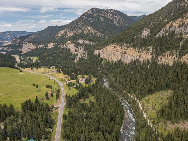 64370 Gallatin Road, Gallatin Gateway, MT 59730