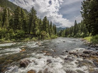 64370 Gallatin Road, Gallatin Gateway, MT 59730