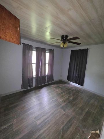 907 S Reine, Mena, AR 71953