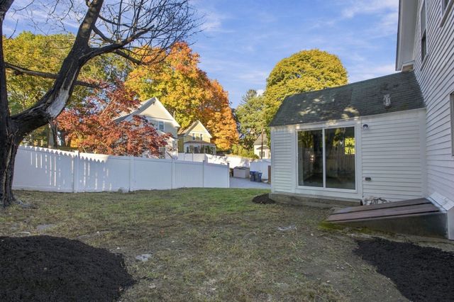 41 Arnold St, Methuen, MA 01844