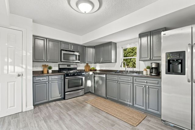 41 Arnold St, Methuen, MA 01844