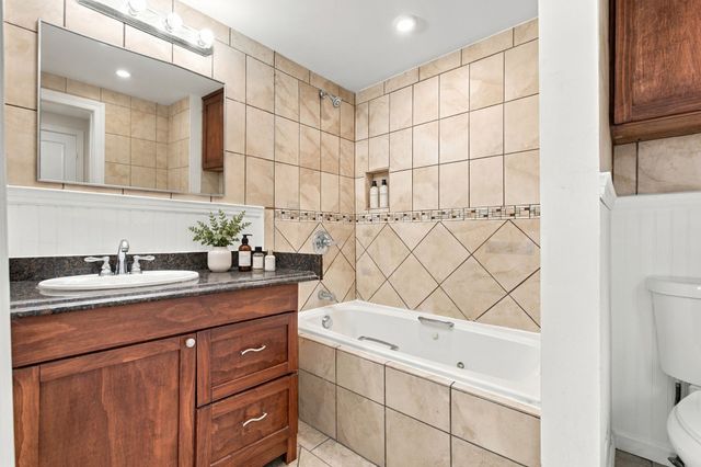41 Arnold St, Methuen, MA 01844