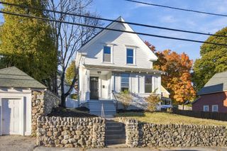 41 Arnold St, Methuen, MA 01844