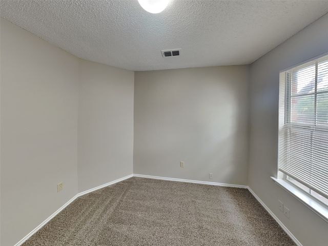 221 Seegers Drive, Arlington, TX 76018