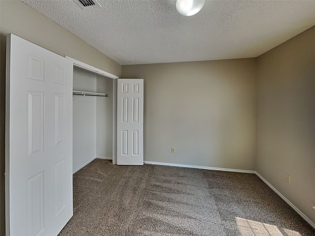 221 Seegers Drive, Arlington, TX 76018