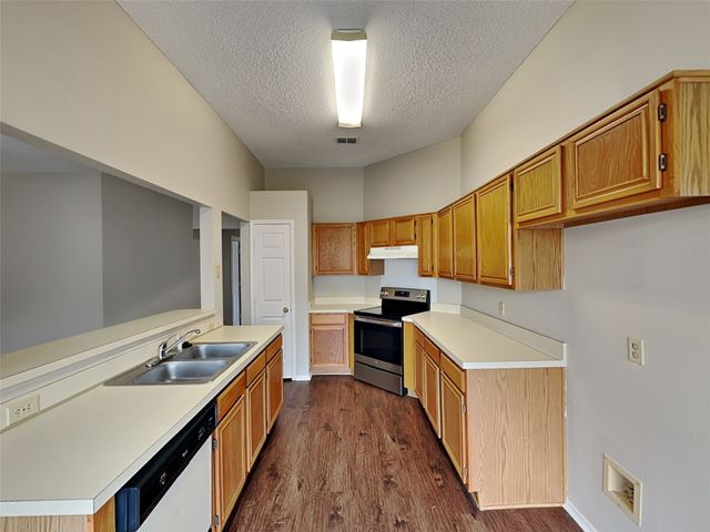 221 Seegers Drive, Arlington, TX 76018