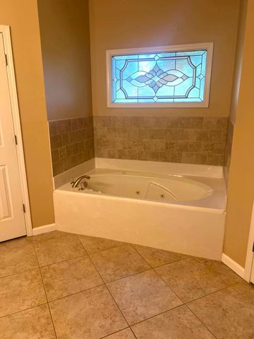8954 DEWBERRY LN, Memphis, TN 38016