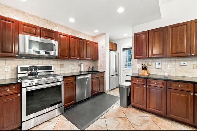 87 SHERMAN PL, Jc, Heights, NJ 07307