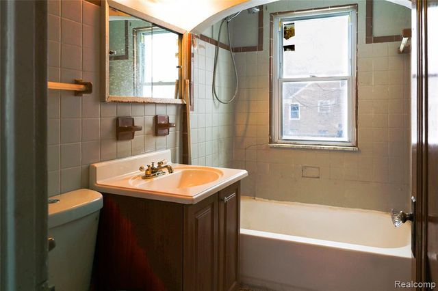 7260 Auburn Street, Detroit, MI 48228