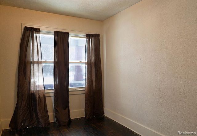 7260 Auburn Street, Detroit, MI 48228