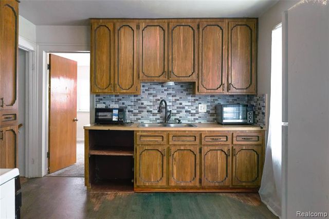 7260 Auburn Street, Detroit, MI 48228