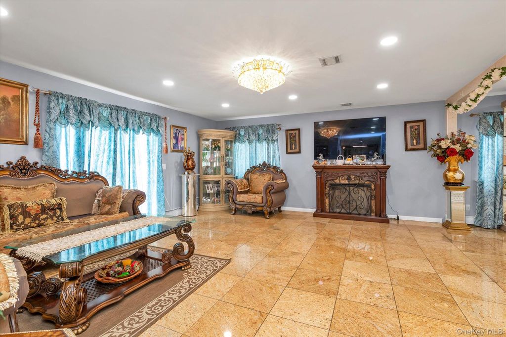 433 Atlantic Avenue, Freeport, NY 11520 — photo 2