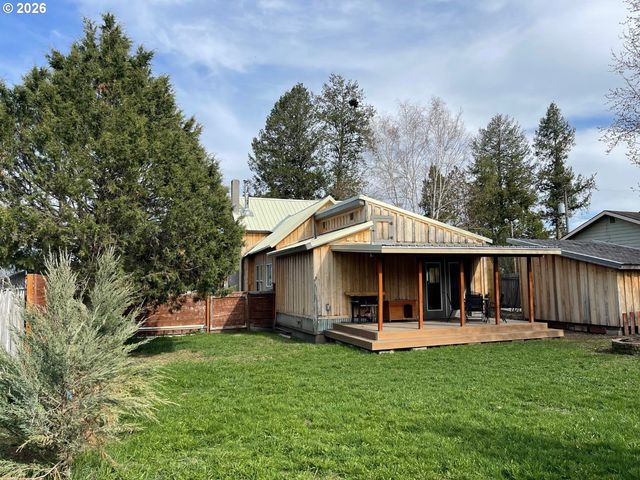 302 S ALDER St, Wallowa, OR 97885