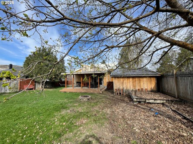 302 S ALDER St, Wallowa, OR 97885