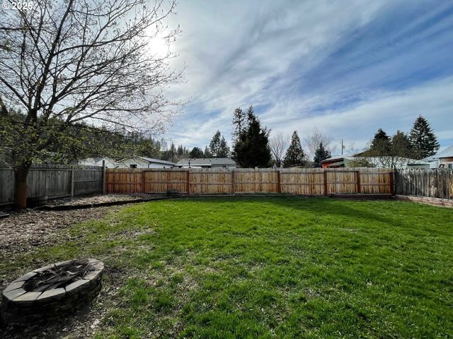 302 S ALDER St, Wallowa, OR 97885