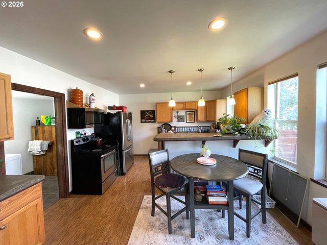 302 S ALDER St, Wallowa, OR 97885