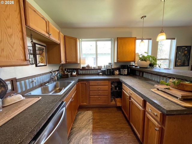 302 S ALDER St, Wallowa, OR 97885