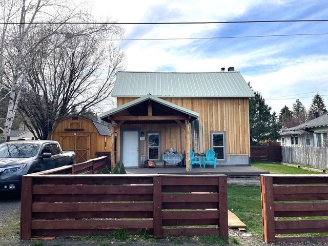 302 S ALDER St, Wallowa, OR 97885