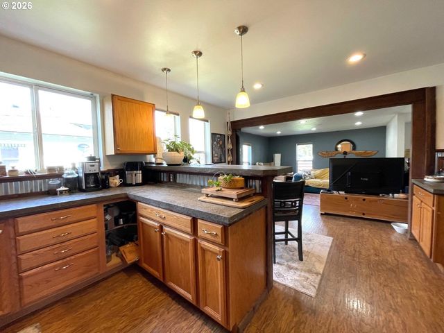 302 S ALDER St, Wallowa, OR 97885
