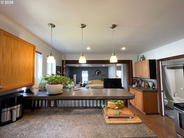 302 S ALDER St, Wallowa, OR 97885