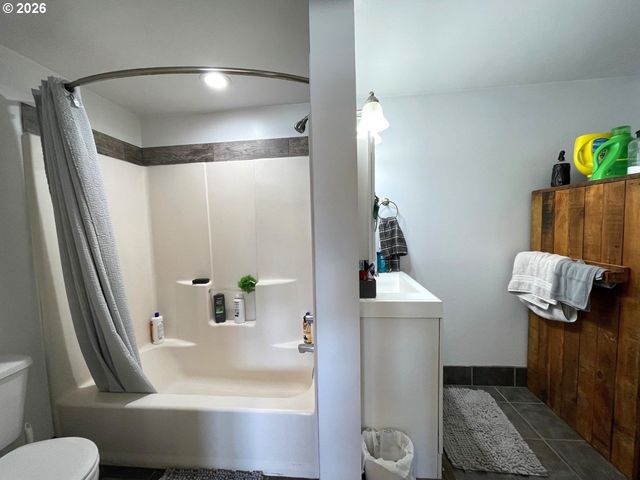 302 S ALDER St, Wallowa, OR 97885