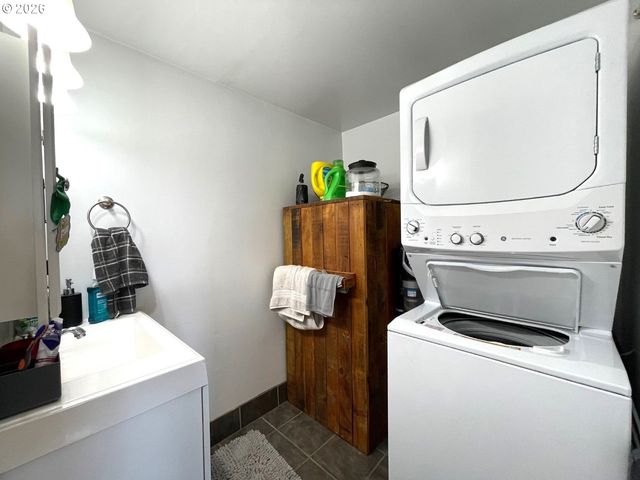 302 S ALDER St, Wallowa, OR 97885