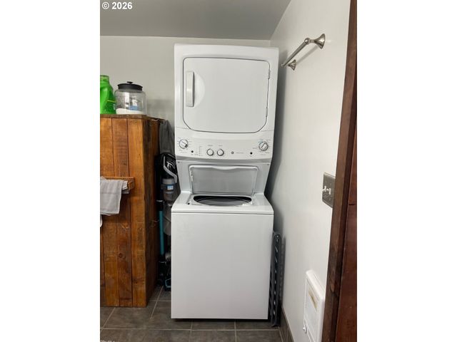 302 S ALDER St, Wallowa, OR 97885