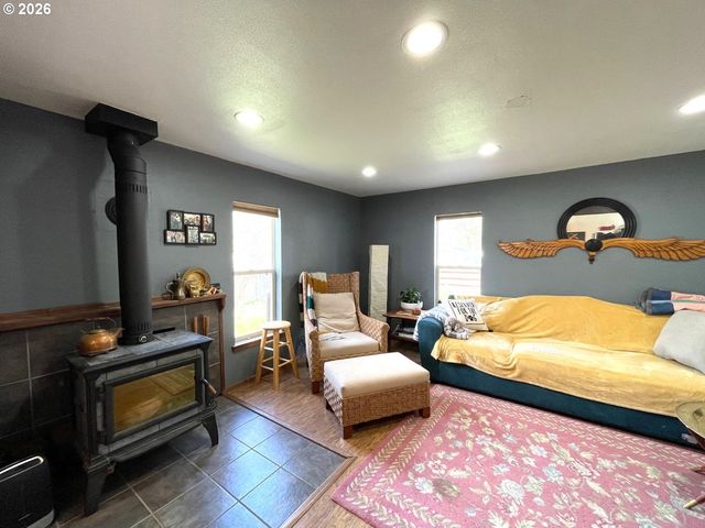 302 S ALDER St, Wallowa, OR 97885