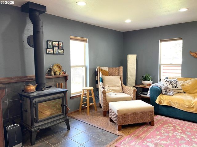 302 S ALDER St, Wallowa, OR 97885