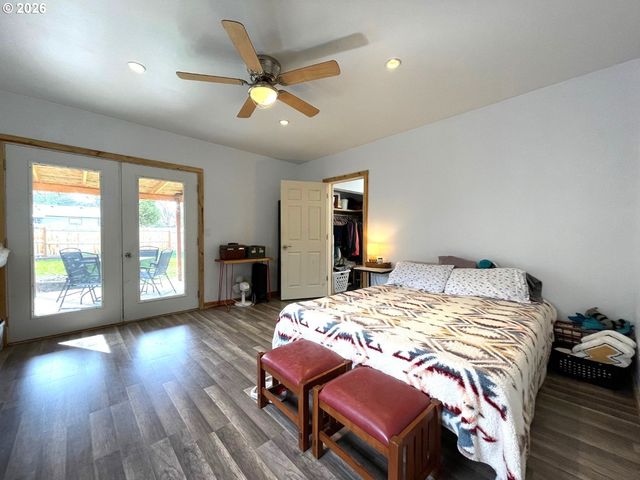 302 S ALDER St, Wallowa, OR 97885