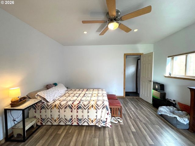 302 S ALDER St, Wallowa, OR 97885