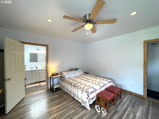 302 S ALDER St, Wallowa, OR 97885