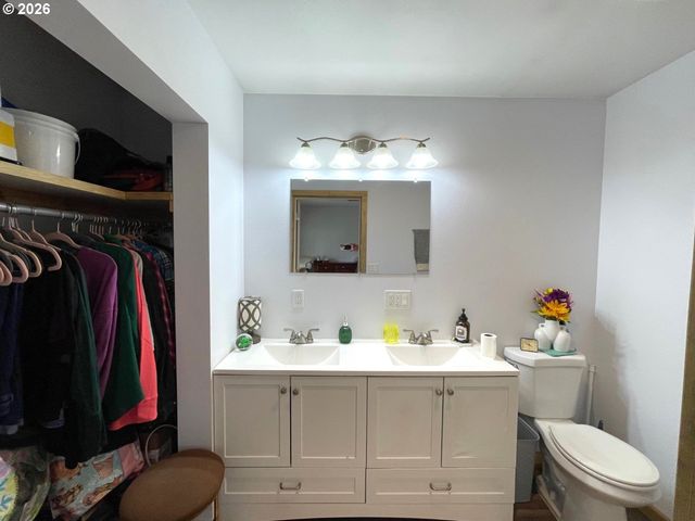 302 S ALDER St, Wallowa, OR 97885