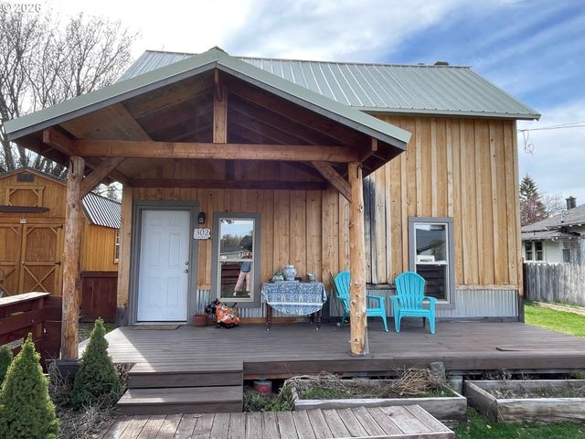 302 S ALDER St, Wallowa, OR 97885