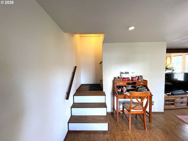 302 S ALDER St, Wallowa, OR 97885