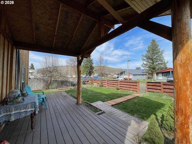 302 S ALDER St, Wallowa, OR 97885