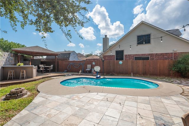 7032 Carmer Circ, Corpus Christi, TX 78413