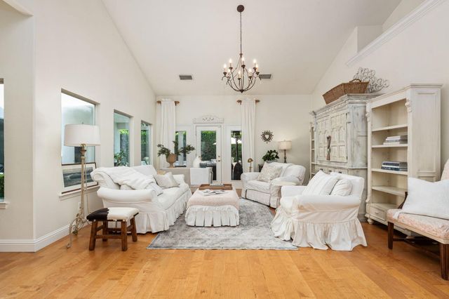 361 W Warwick Avenue, Clovis, CA 93619