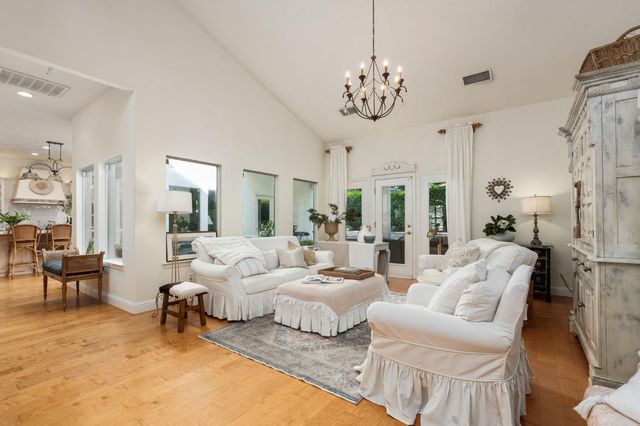 361 W Warwick Avenue, Clovis, CA 93619