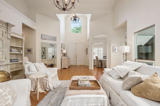 361 W Warwick Avenue, Clovis, CA 93619