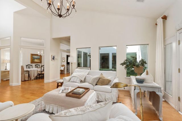 361 W Warwick Avenue, Clovis, CA 93619
