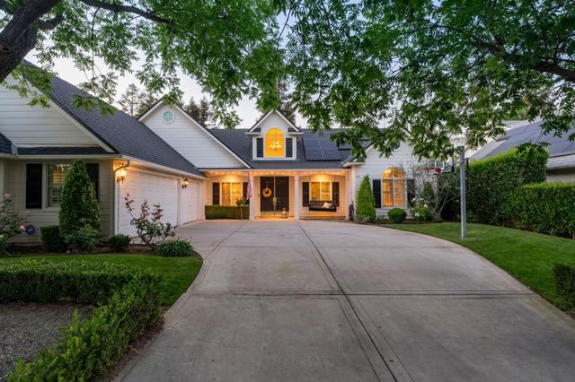 361 W Warwick Avenue, Clovis, CA 93619