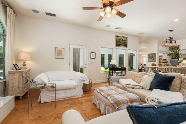 361 W Warwick Avenue, Clovis, CA 93619