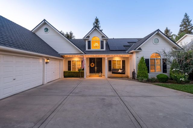 361 W Warwick Avenue, Clovis, CA 93619