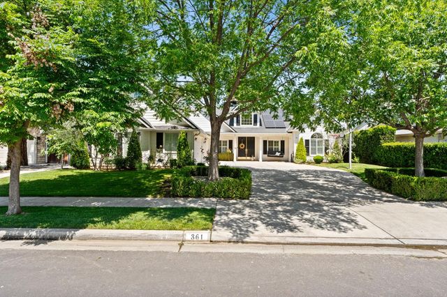 361 W Warwick Avenue, Clovis, CA 93619