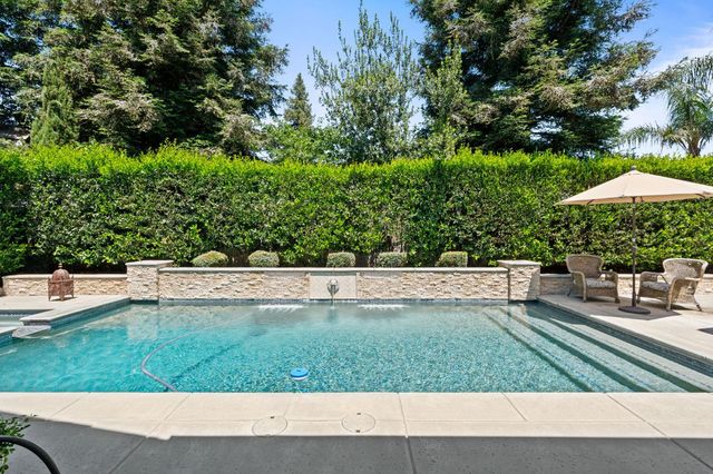 361 W Warwick Avenue, Clovis, CA 93619