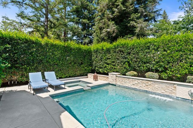 361 W Warwick Avenue, Clovis, CA 93619