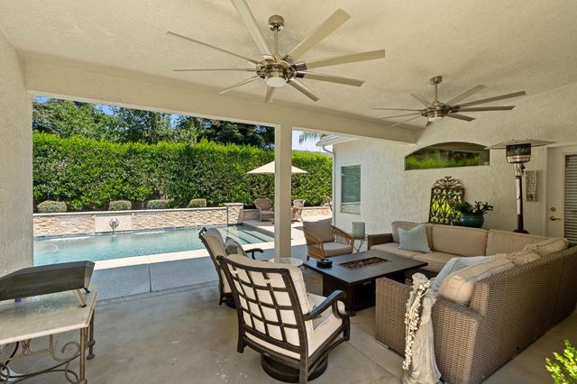 361 W Warwick Avenue, Clovis, CA 93619
